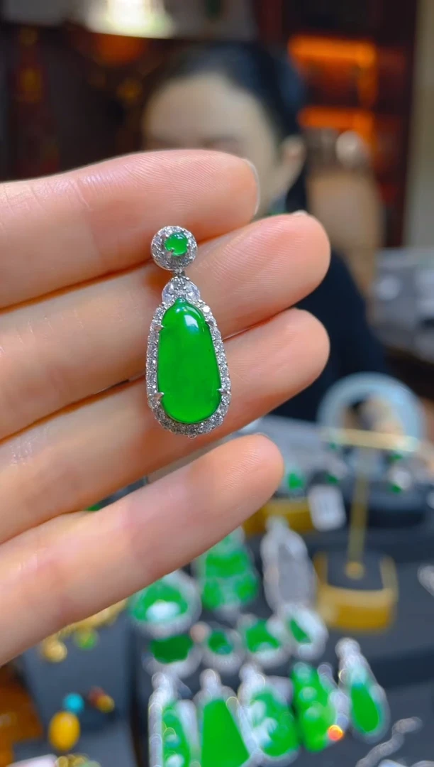 【闪购商品】翡翠颈饰银S925镶嵌123165天然A货翡翠福瓜吊坠