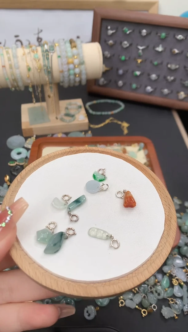 翡翠未镶嵌颈饰用****8哥哥