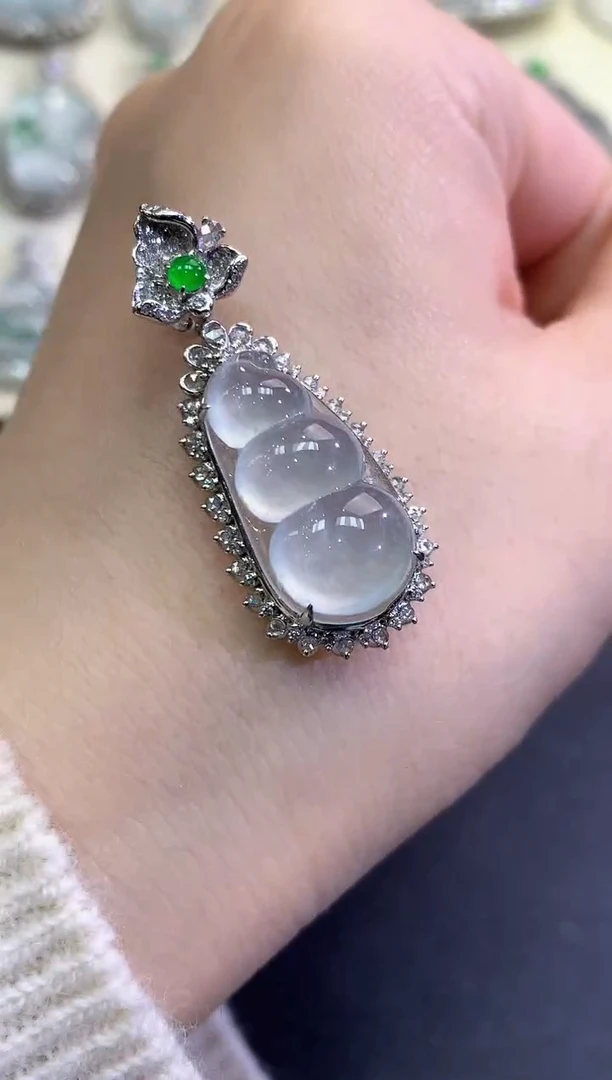 【闪购商品】翡翠颈饰18K金镶嵌B118