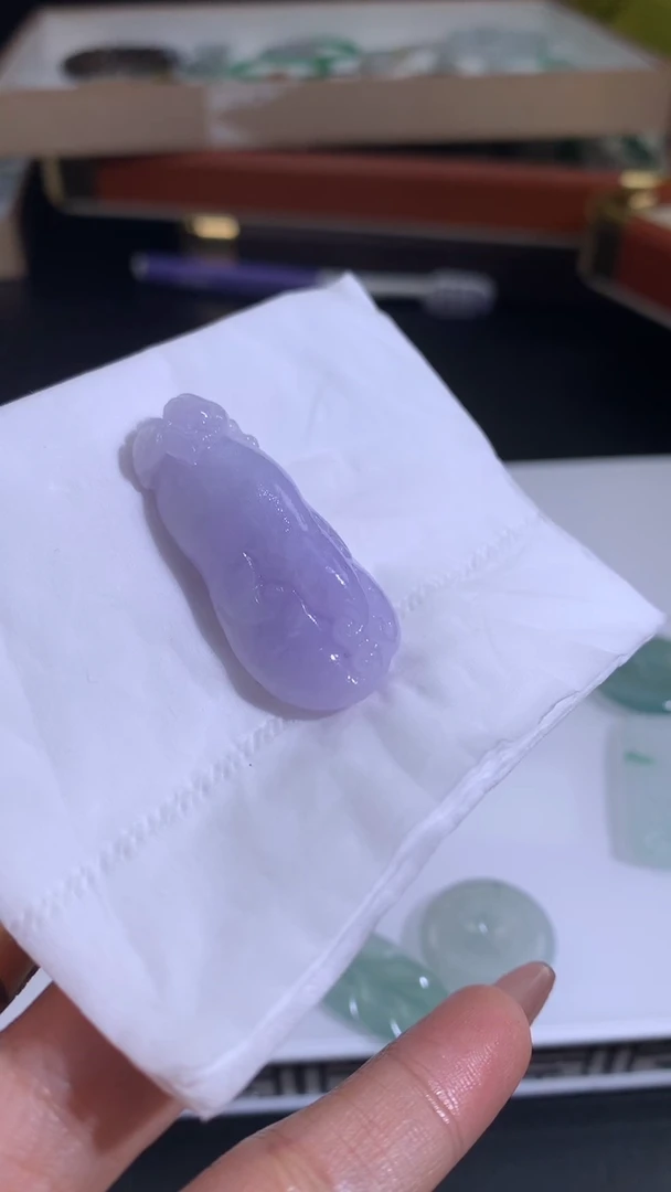 定制翡翠未镶嵌和**小翡翠