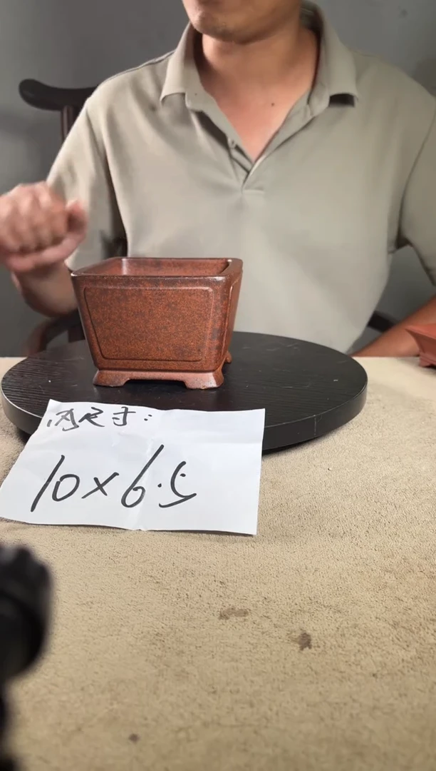 A宜兴紫砂小花盆