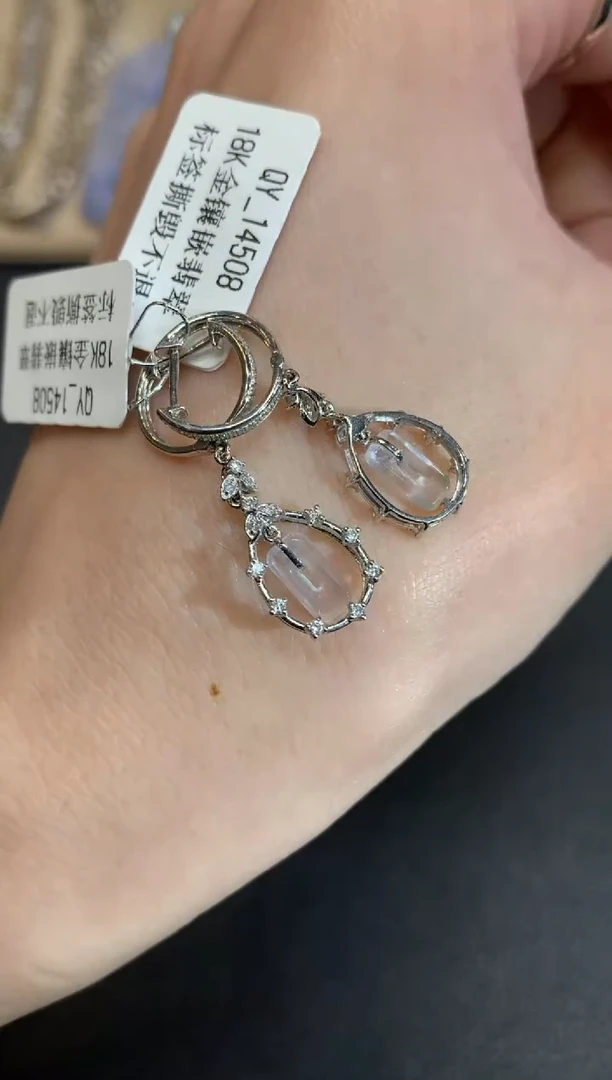 【闪购商品】翡翠耳饰18K金镶嵌无事牌【无服务费】