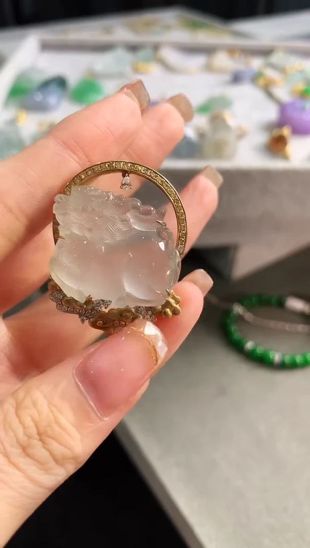 【闪购商品】翡翠颈饰18K金镶嵌吊坠