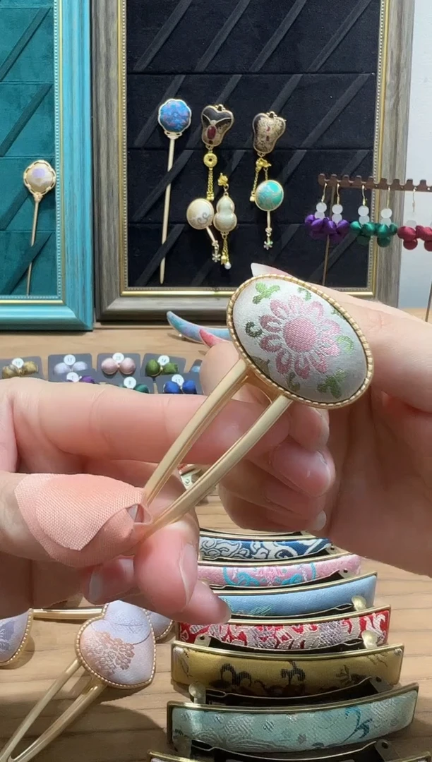 【闪购商品】【一物一拍专车】椭圆粉色花花发夹