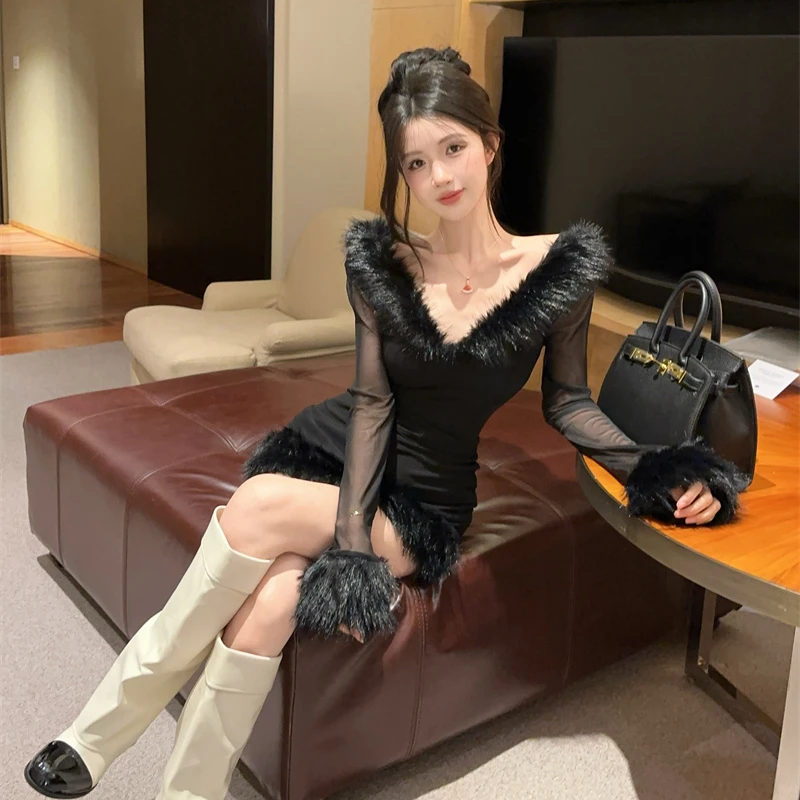 2025秋冬新款纯欲性感辣妹连衣裙毛毛领微透高腰V领长袖包臀短裙