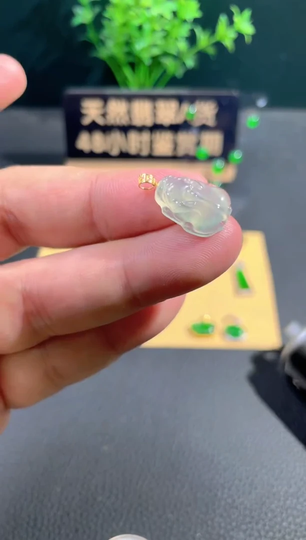 【闪购商品】翡翠颈饰18K金镶嵌翡翠