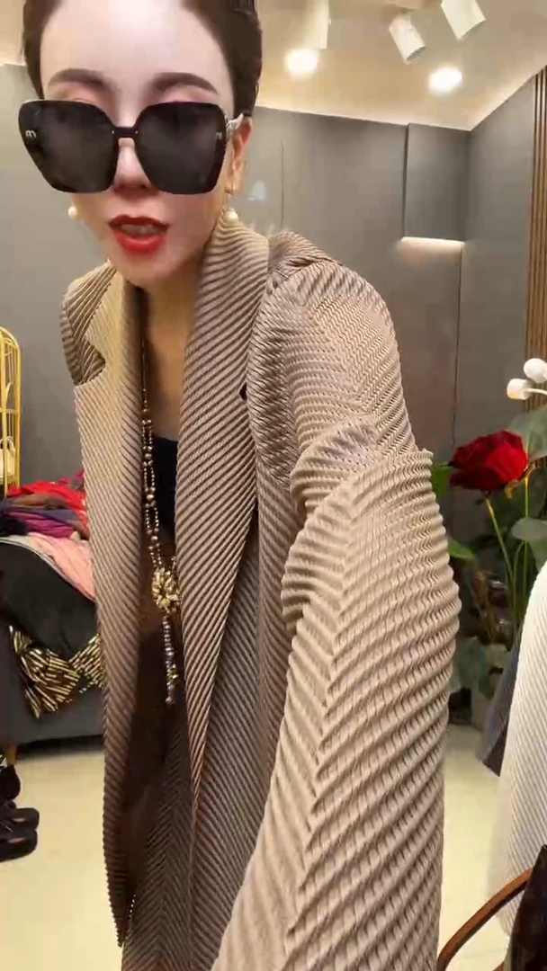 聚酯纤维（涤纶）咖色 西服