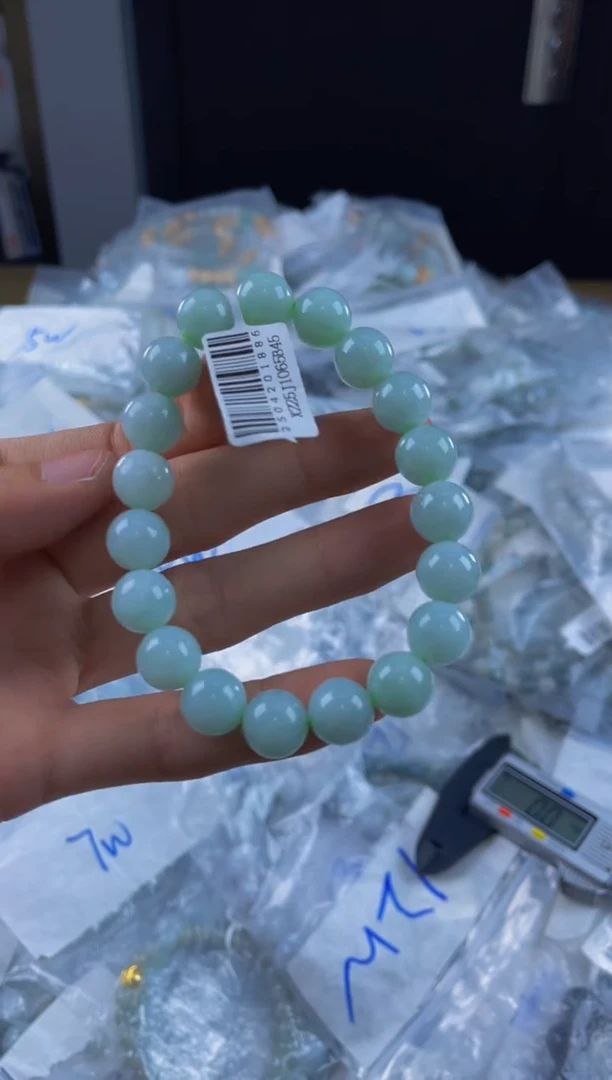 定制翡翠未镶嵌珠串