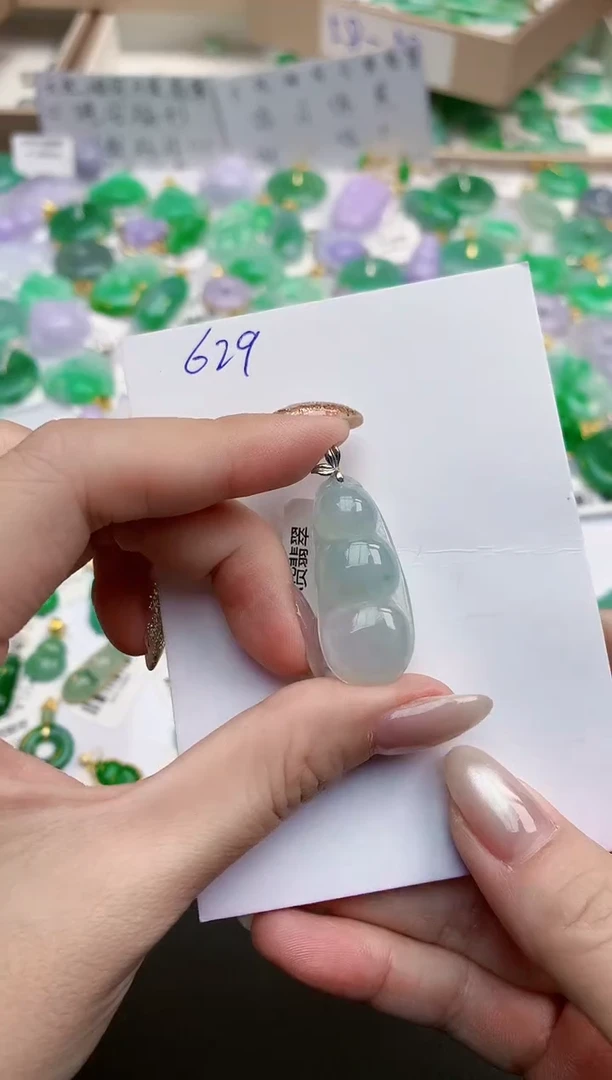 颈饰18K金镶嵌翡翠天然缅甸A货翡翠