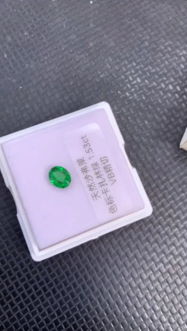 未镶嵌裸石石榴石（沙弗莱）天然沙弗莱