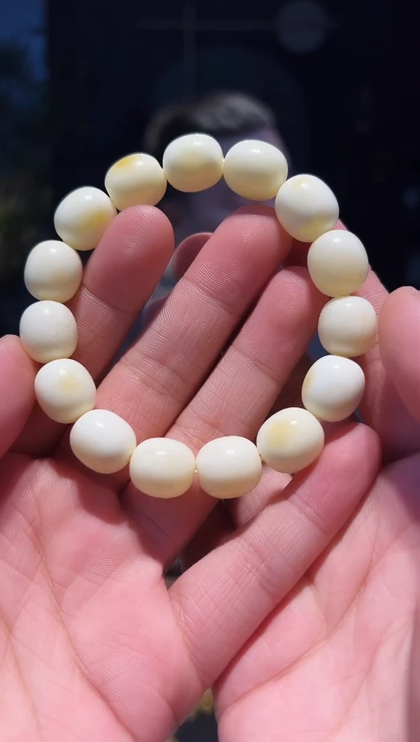 【闪购商品】蜜蜡手串未镶嵌12+(枣瓷白)