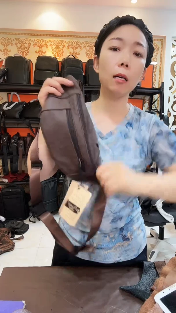 锦纶头层牛皮长34厘米中福利腰包胸包咖啡色