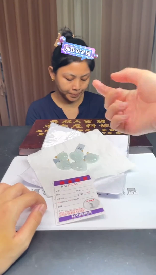 18K金镶嵌挂件翡翠多样性发其一拍一发一6156