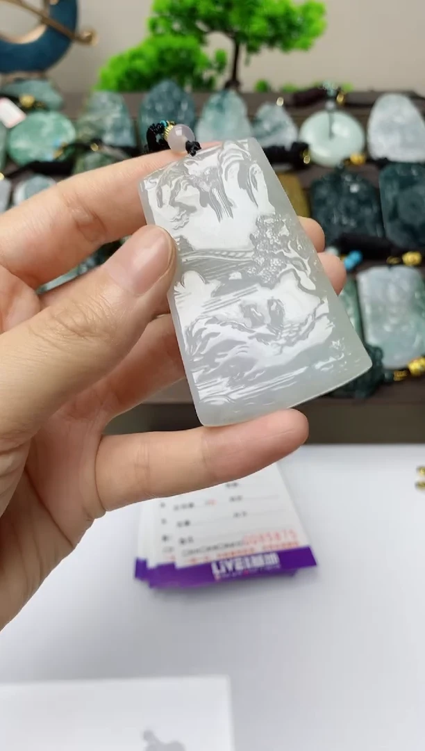 翡翠未镶嵌颈饰