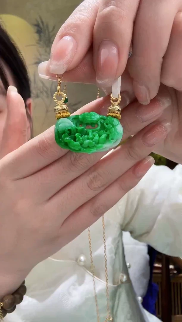 颈饰未镶嵌翡翠吊坠