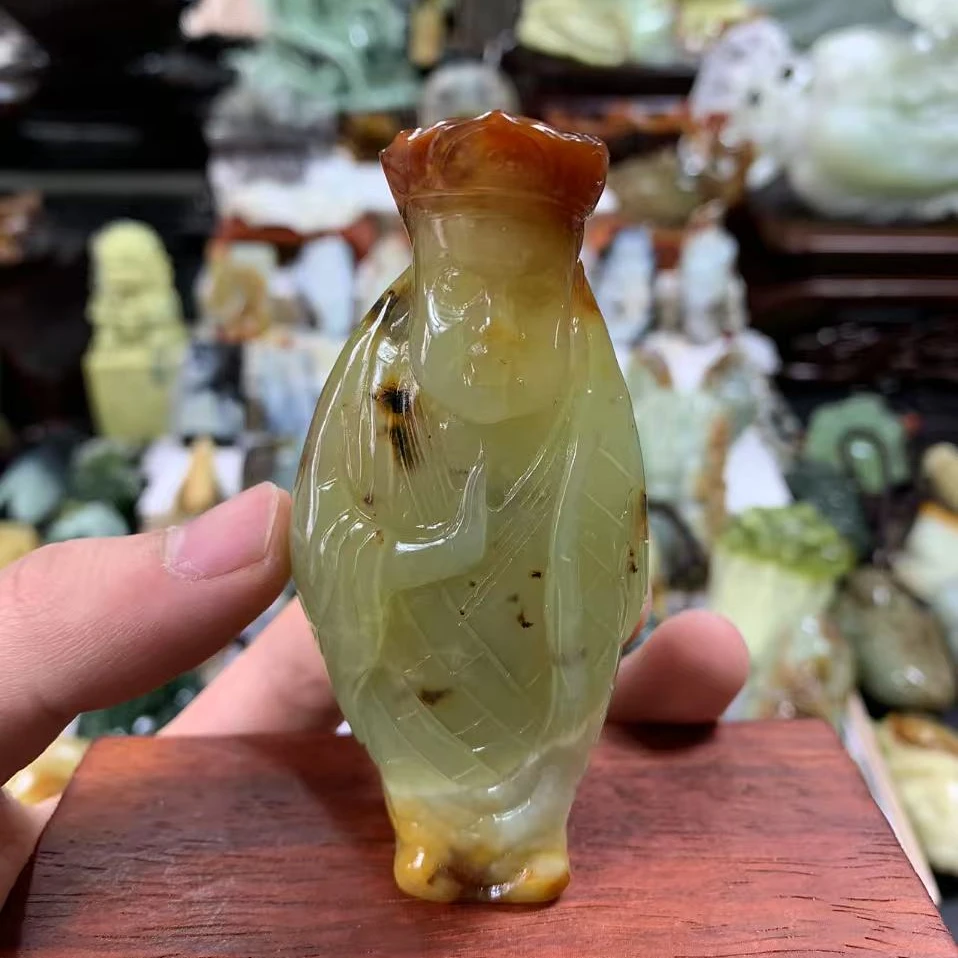 岫玉唐僧小摆件，手工雕刻，俏色巧雕，性价比高，一心向佛。