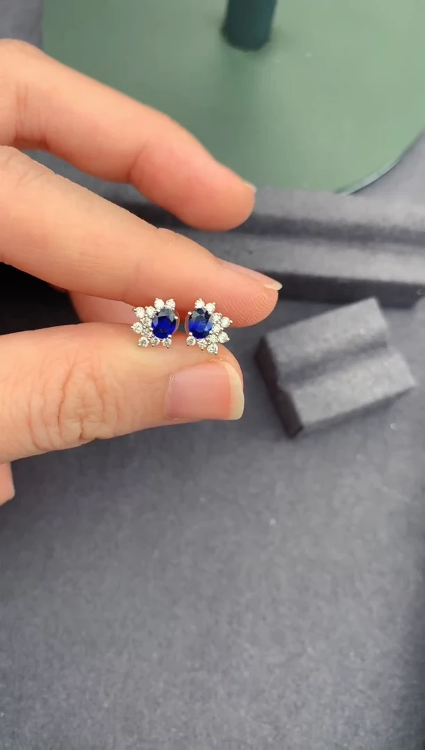 耳钉蓝宝石18K金镶嵌55分蓝宝石   DG