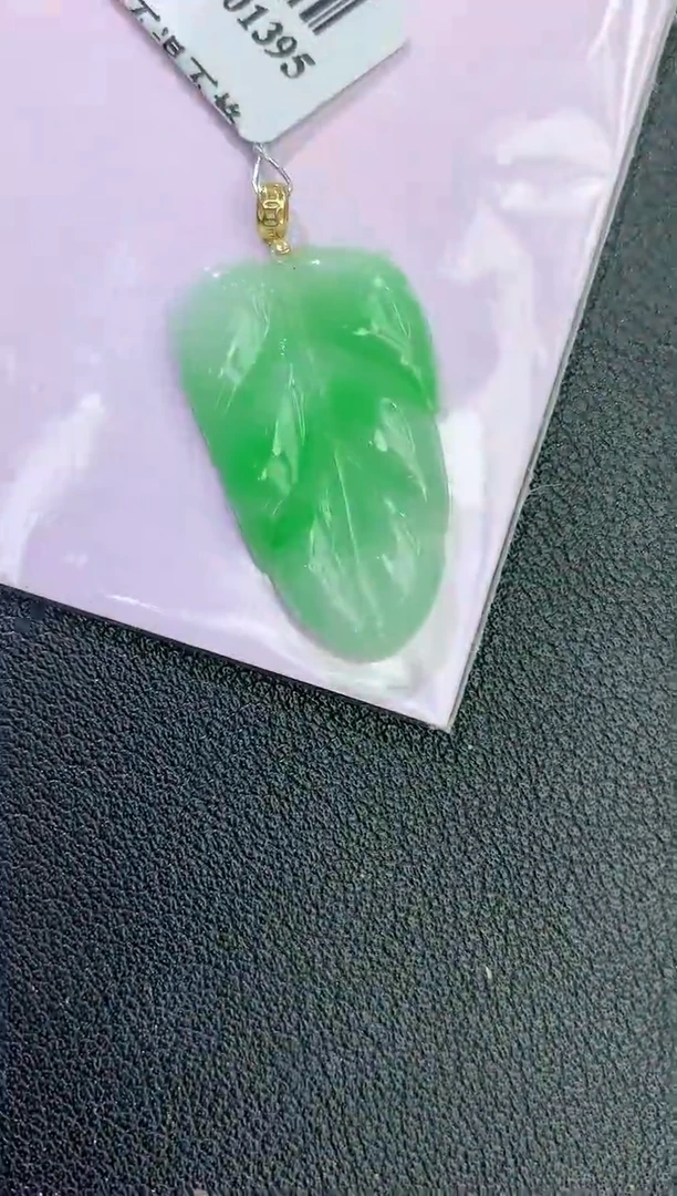 颈饰18K金镶嵌翡翠赠礼盒证书 麦麦
