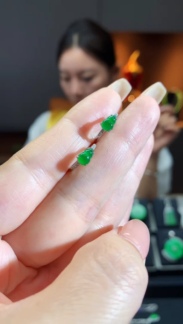 【闪购商品】翡翠吊坠(不含链)18K金镶嵌葫芦耳包