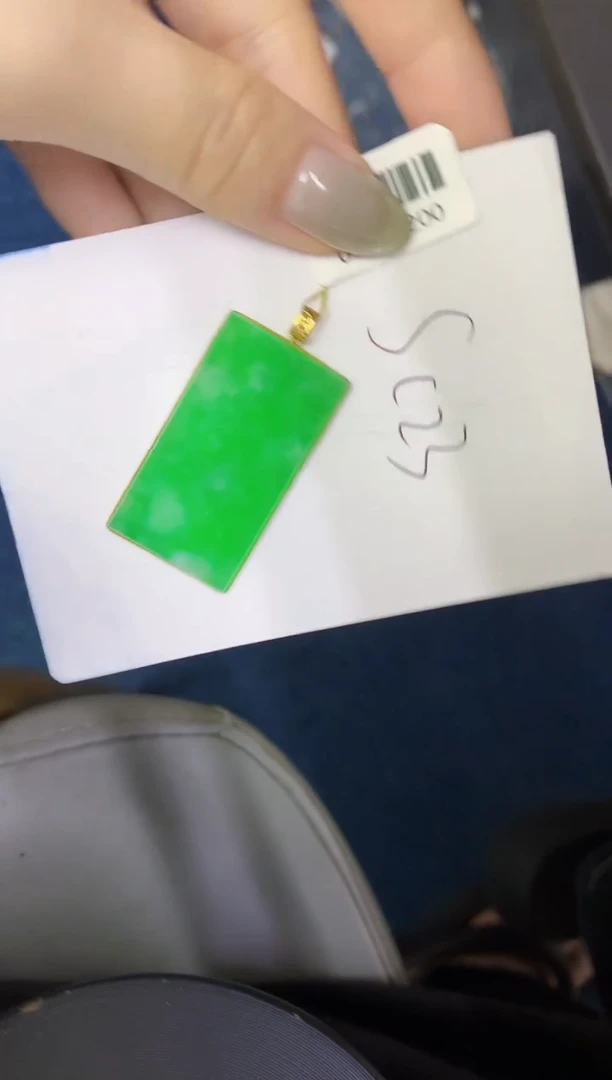 翡翠18K金镶嵌颈饰缅甸天然翡翠A货