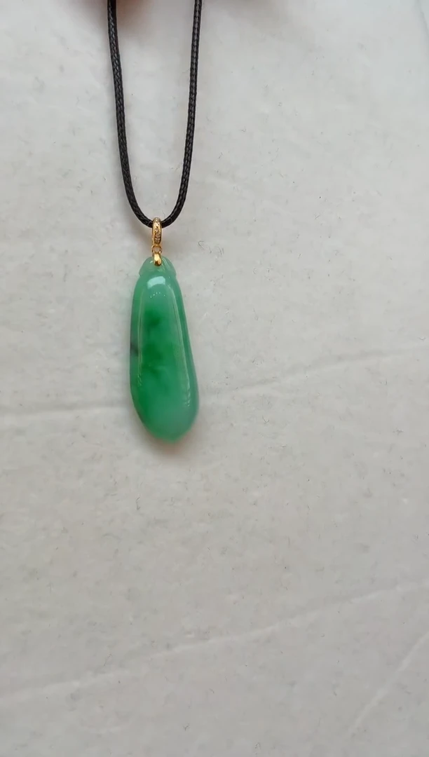 颈饰18K金镶嵌翡翠挂件