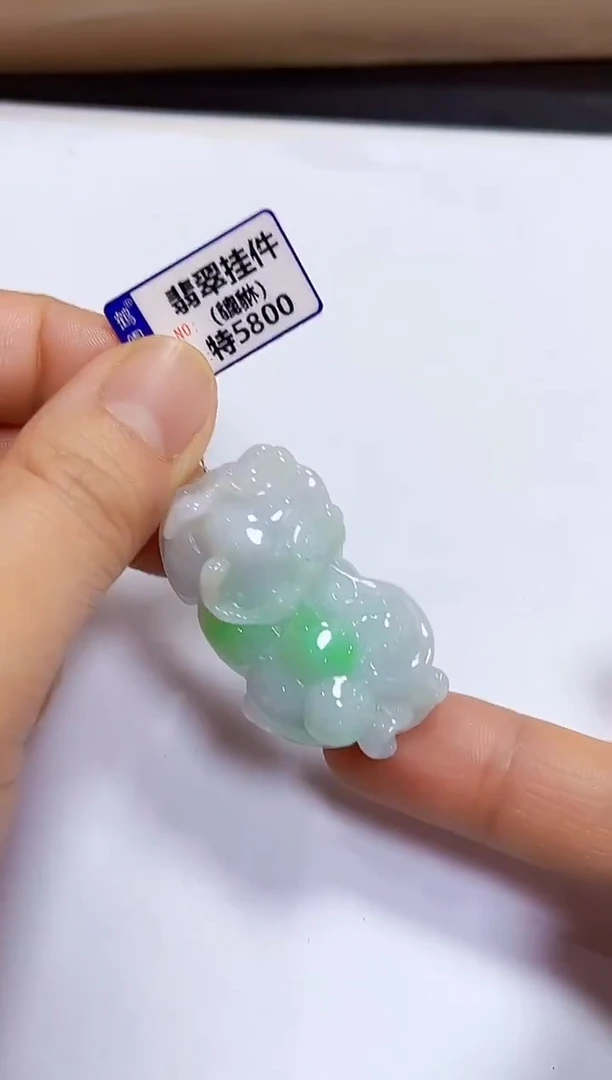 颈饰未镶嵌翡翠挂件