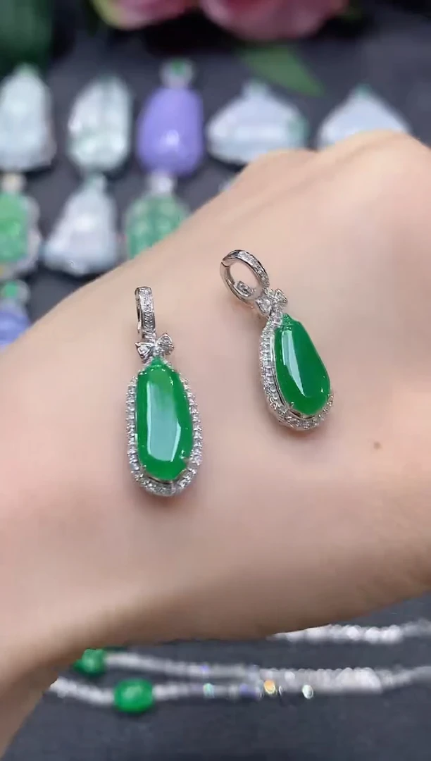 吊坠(不含链)18K金镶嵌翡翠c4多样性发一件