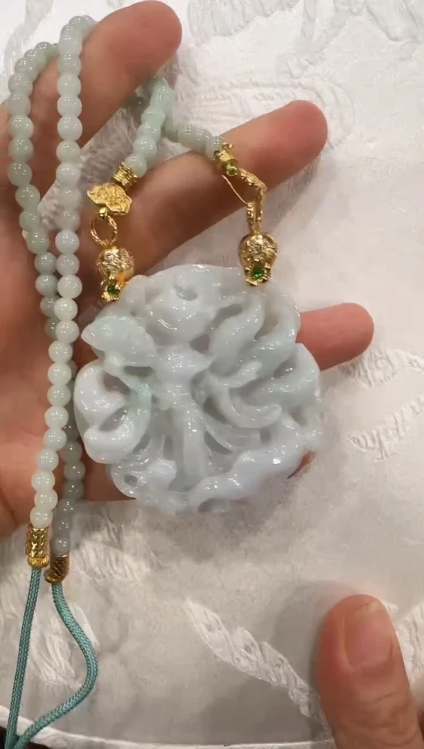翡翠未镶嵌颈饰国风