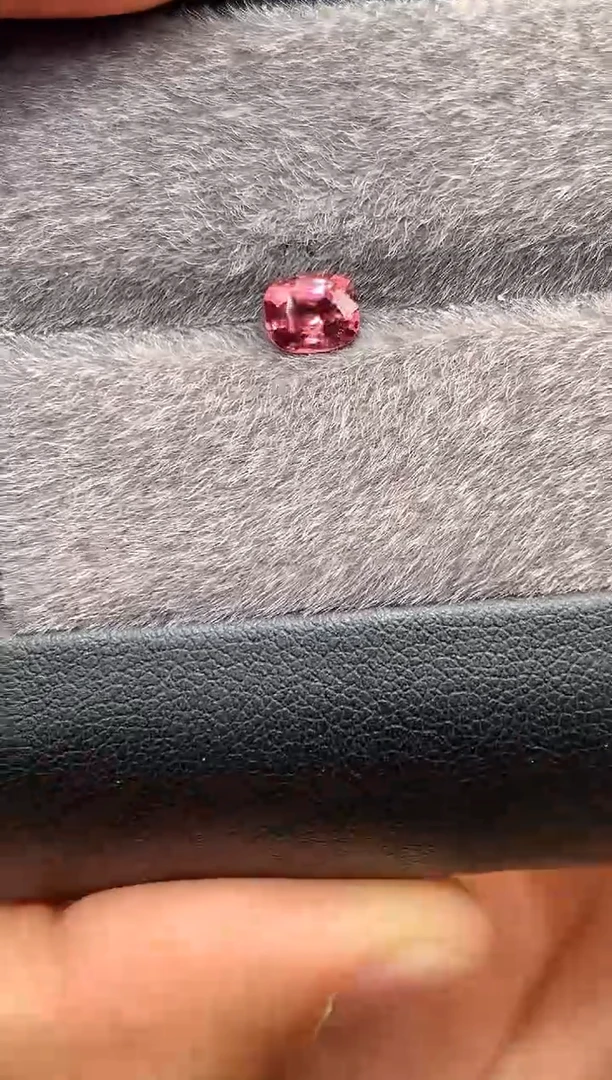 【闪购商品】定制尖晶石裸石未镶嵌枕型 蔷薇色调尖晶石 0.71ct