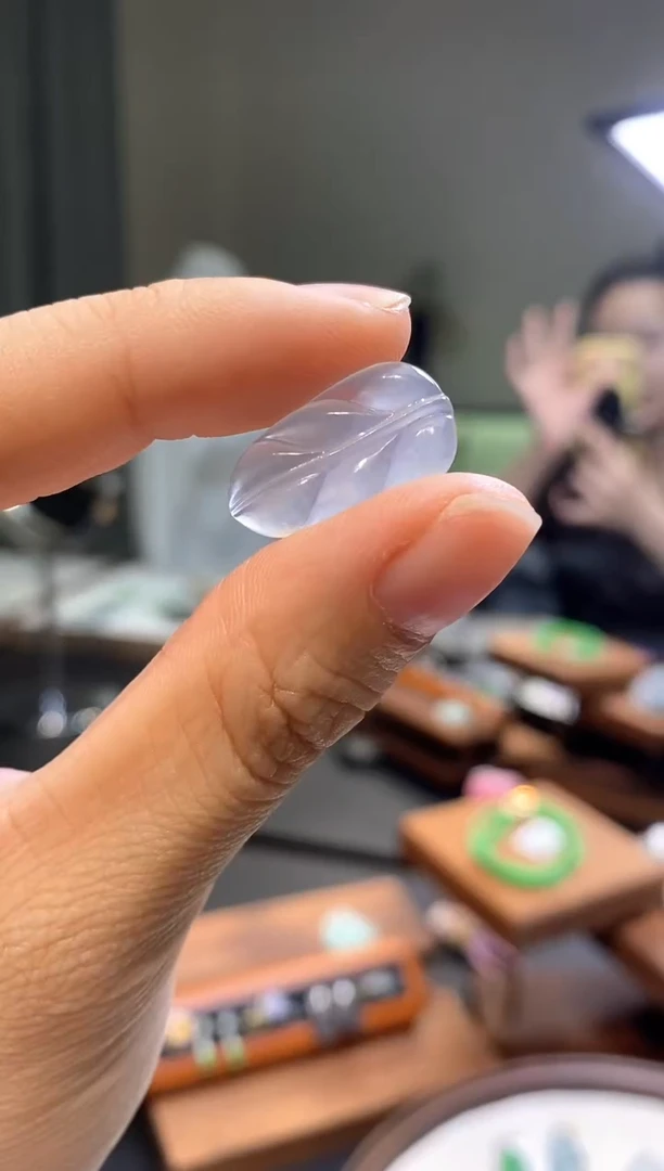 翡翠未镶嵌颈饰叶子