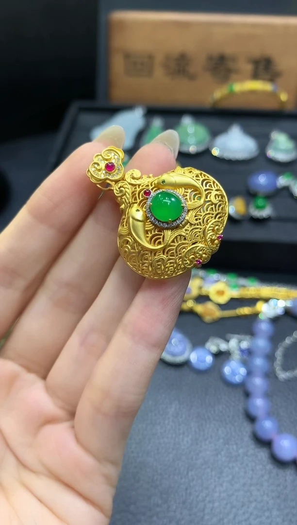 吊坠(不含链)18K金镶嵌翡翠83吊坠不含链