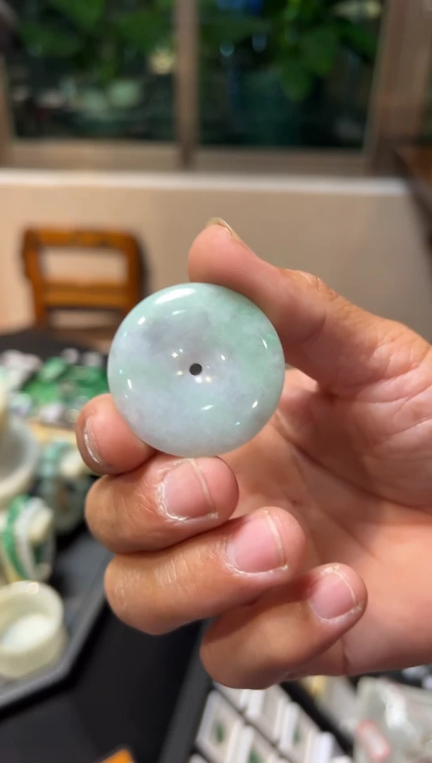 颈饰未镶嵌翡翠翡翠平安扣。