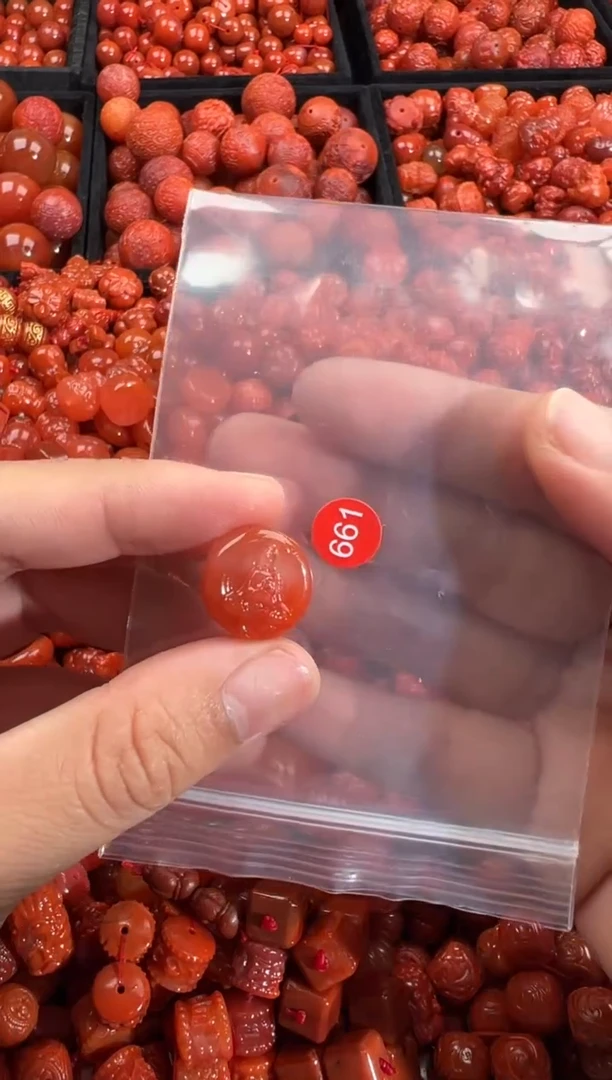 南红玛瑙未镶嵌颈饰1