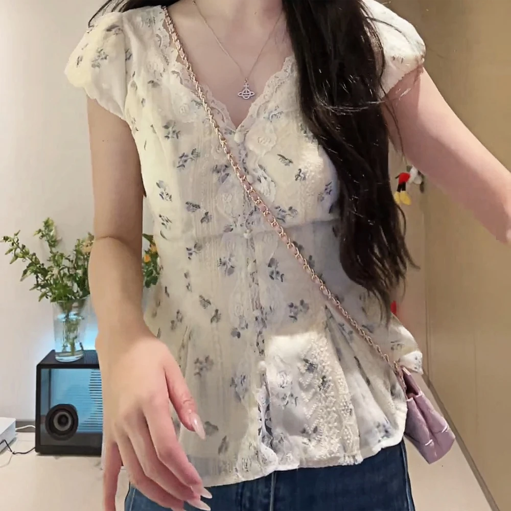 茶歇法式蕾丝V领花边短袖衬衫女2025夏季刺绣碎花系带掐腰上衣