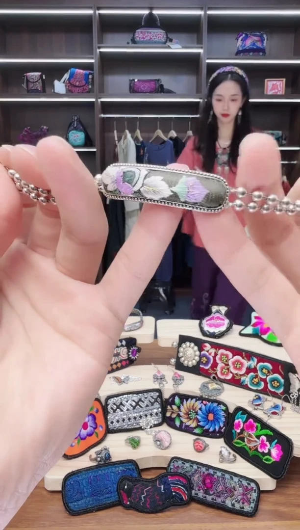 织绣21蒙阿苏苗绣传承店