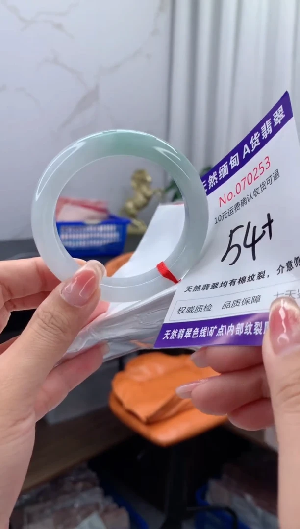 翡翠手镯未镶嵌有纹，完美者勿拍