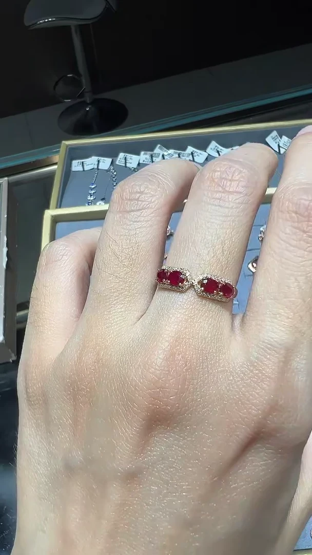 18K金镶嵌戒指红宝石