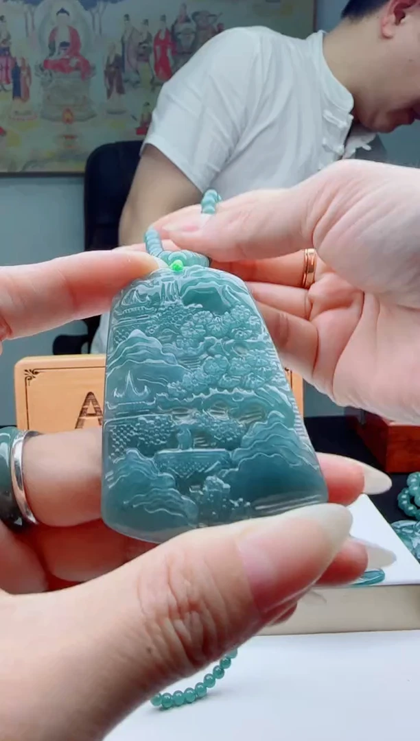 翡翠未镶嵌颈饰多样性发其一