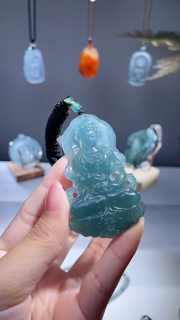 颈饰未镶嵌翡翠度母