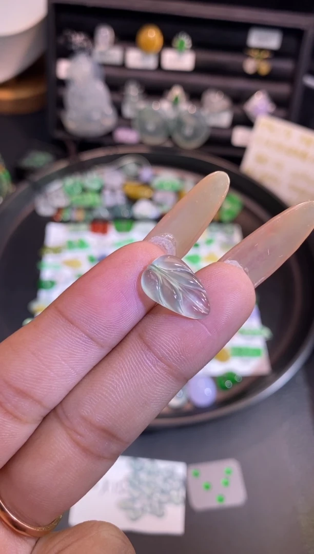 【闪购商品】翡翠挂件未镶嵌叶子