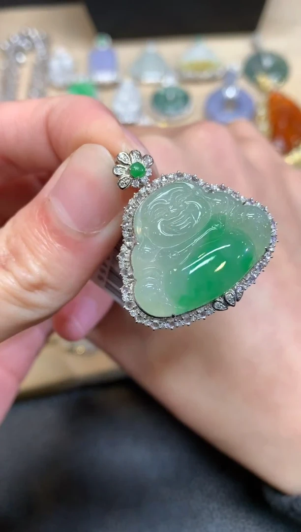 【闪购商品】翡翠颈饰18K金镶嵌佛公【无服务费】