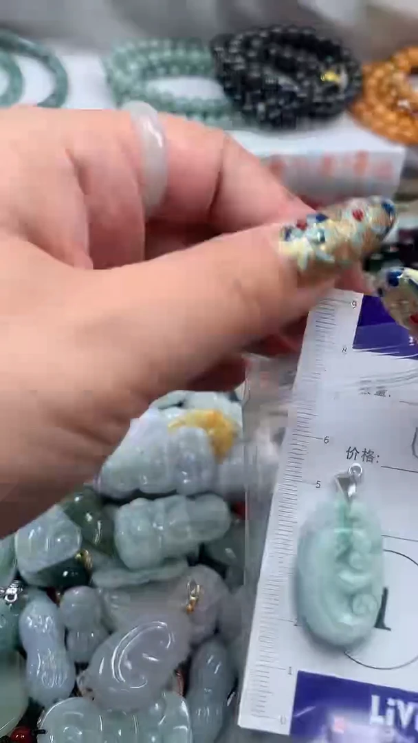 颈饰未镶嵌翡翠1