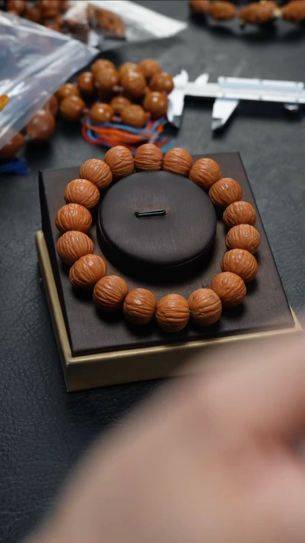 橄榄核手串鱼子精品核雕