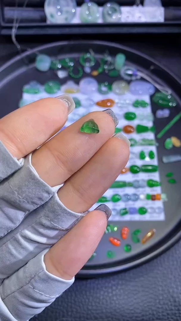 未镶嵌挂件翡翠莲蓬