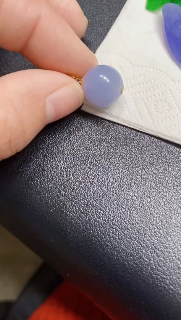 颈饰18K金镶嵌翡翠珠子