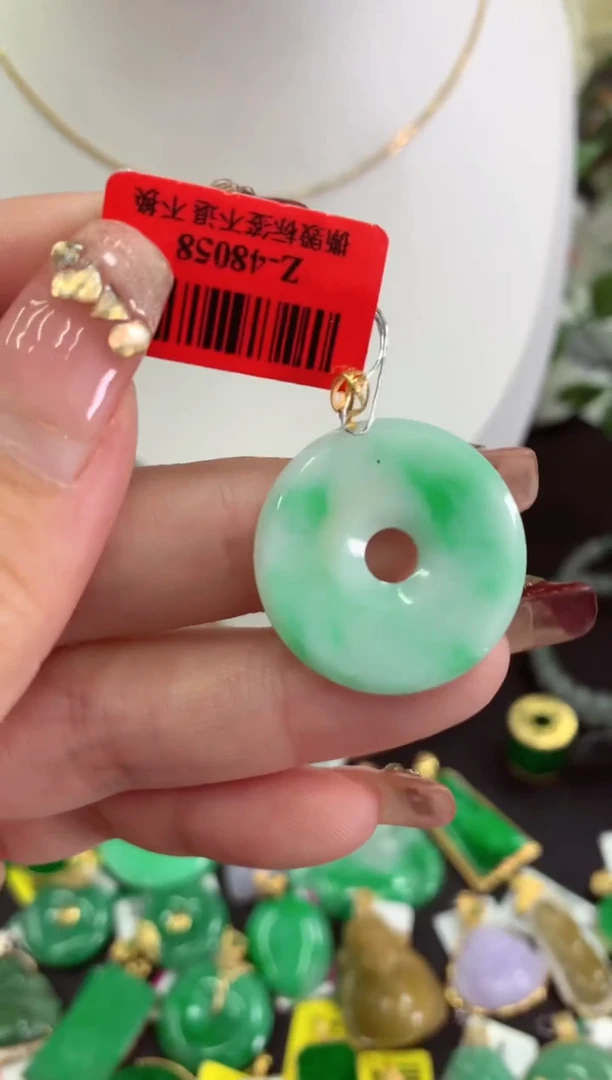 【闪购商品】翡翠吊坠(不含链)18K金镶嵌挂件