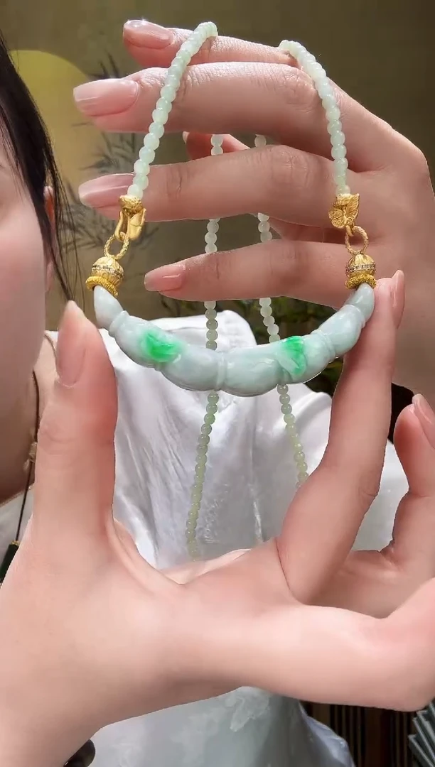 颈饰未镶嵌翡翠吊坠