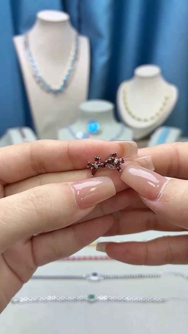 银S925镶嵌耳饰石榴石010JH0102产品一个（多样性）