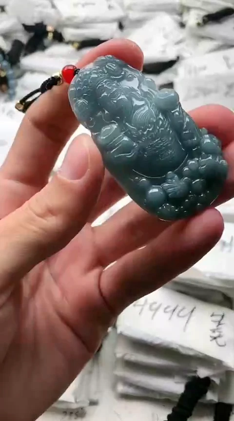 翡翠未镶嵌颈饰财神爷