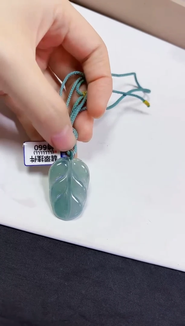 颈饰未镶嵌翡翠挂件
